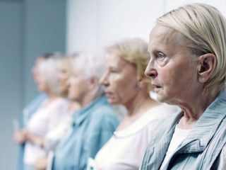 Die Frau auf dem Dach