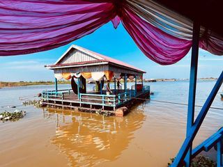 Kambodschas schwimmende Doerfer: Umzug am Tonle Sap