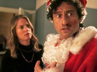 Zwei Weihnachtsmaenner sind einer zu viel