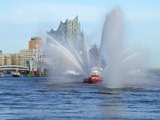 Hamburg feiert - der 836. Hafengeburtstag