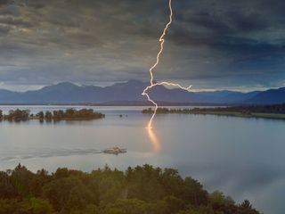 Blitze - Himmel unter Strom