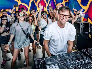 Weltweit unterwegs, DJ Star aus Hamburg Weltweit unterwegs, DJ Star aus Hamburg