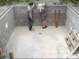 Volle Pools und trockene Felder