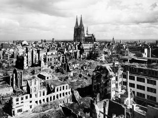 80 Jahre Kriegsende im Westen - Zwischen Truemmern und Hoffnung