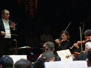 Tugan Sokhiev dirigiert die Wiener Philharmoniker