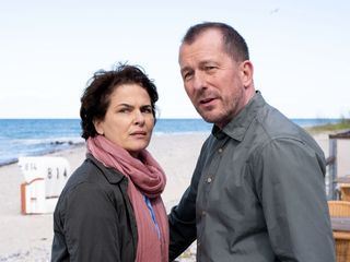 Nordholm - Das Maedchen am Strand (2)