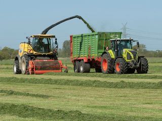 Trecker im Dauereinsatz