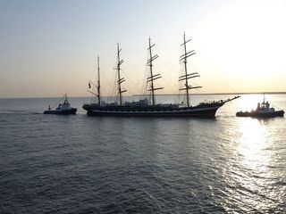 Schlepperstress zur Hanse Sail