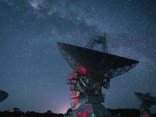 Gefaehrlicher Weltraumschrott Auf Kollisionskurs mit Satelliten