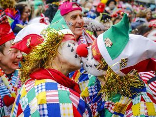 Rosenmontagszug aus Koeln 2026 - Live