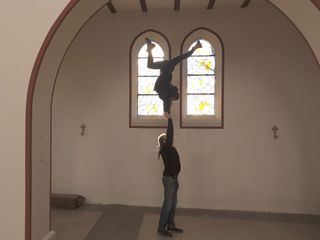 Kirche ersteigern, Hof retten, Leben im Umbau