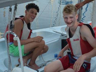 Die Jungs-WG: Sommer. Sonne. Elternfrei.