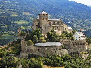 Schloesser und Burgen der Schweiz