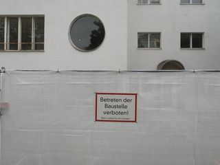 Wachgekuesst: die Villa Beer