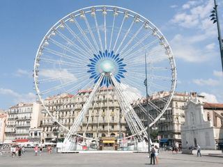Marseille: Kopfueber ins Blau
