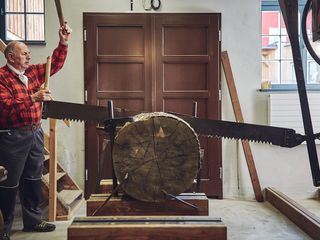 Vom Baumstamm zum Musikinstrument