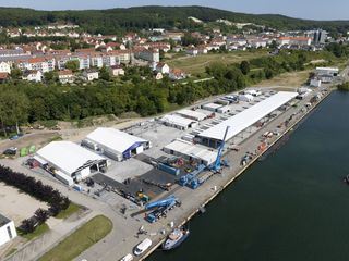Mit 100 Sachen ueber die Ostsee