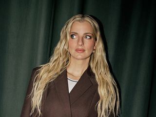 Neo Social Club mit Laura Larsson