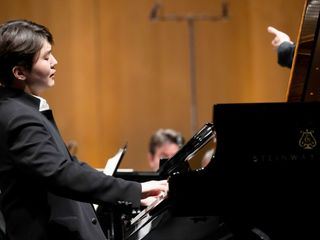Jakub Hruša dirigiert die Berliner Philharmoniker