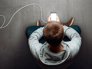 Jung, online, suechtig