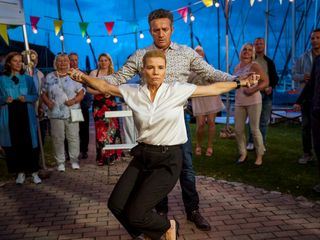 Ella Schoen: Feuertaufe