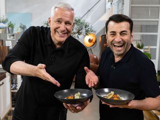 Einfach und koestlich - Alexander Herrmann kocht mit Ali Guengoermues