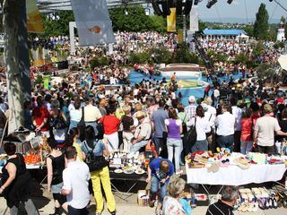 Flohmarkt XXL - Deutschlands laengster Troedelmarkt