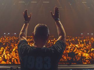 Koelsch, Héctor Oaks, Dax J...