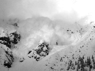 Die Lawine: ungezaehmte Kraft des Schnees