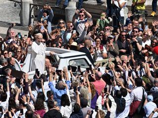 Hirschhausen will zum Papst