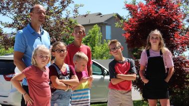 House Hunters Family