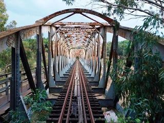 Peloponnes - Schmalspurbahnen zwischen Meer und Olivenhainen