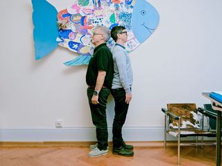 Kleine Maenner - Klischees auf Augenhoehe