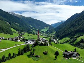 Das Tal der Dreitausender: Das Ahrntal in Suedtirol Das Tal der Dreitausender: Das Ahrntal in Suedtirol