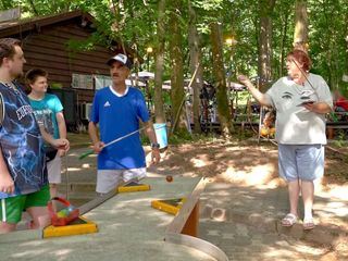 Hartz und herzlich - Tag fuer Tag Benz-Baracken