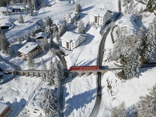 Winterwunderland Schweiz per Bahn