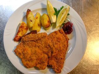 Golden, zart und voller Traditionen - Schnitzelvariationen in Europa