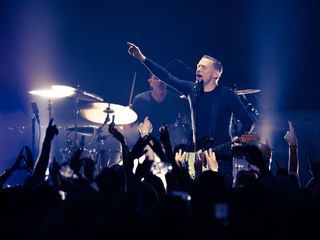 Bryan Adams: Waking up the Neighbours