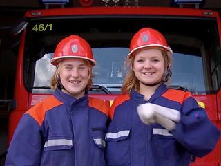 Annika und Hanna - Feuerwehrfreundinnen