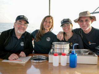 Leben auf Plastik - Per Anhalter durchs Meer