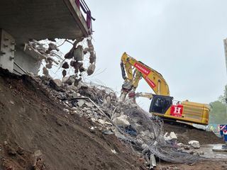 Marode Bruecken, grosse Maschinen
