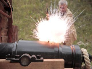 Von der Keule zur Rakete - Die Geschichte der Gewalt