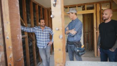 Zwischen Haus und Hecke