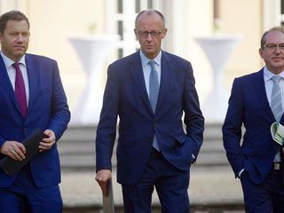Im Maschinenraum der Macht - Ein Jahr schwarz-rote Regierung