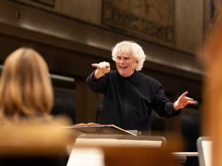 Sir Simon Rattle dirigiert die Matthaeuspassion