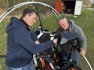 Zwischen Spargel und Startbahn Zwischen Spargel und Startbahn