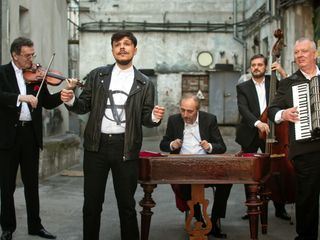 Zwischen Zeiten und Welten