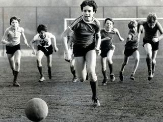 Maedchen koennen kein Fussball spielen