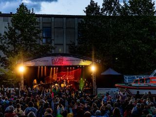 Hannes Ringlstetter mit Freunden - Live auf der Buehne!