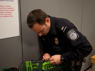 Flughafen New York - Kampf den Schmugglern